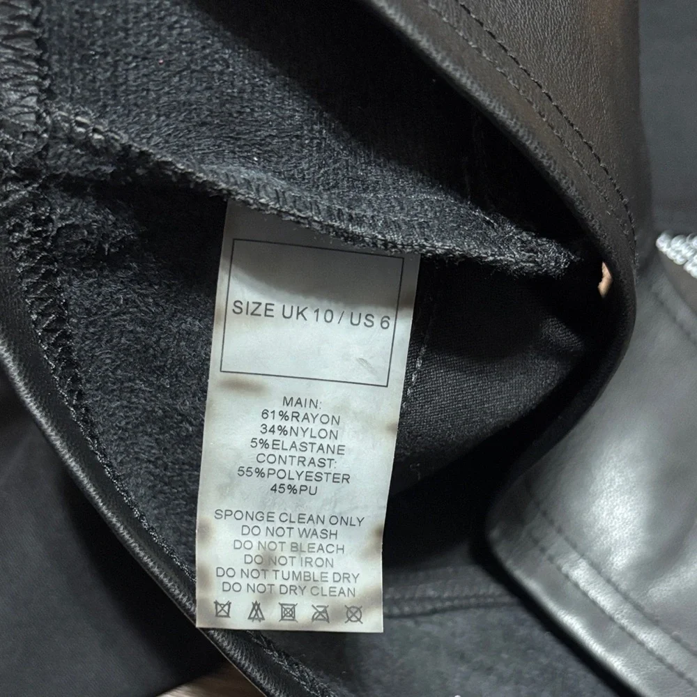 NWT Maniere De Voir Black Cut-Out Faux Leather Crop Top Size 6 - Picture 4 of 6